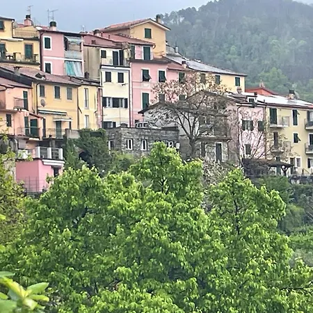 Livin' Πανσιόν 4*